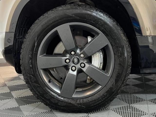 Land Rover Defender image 4