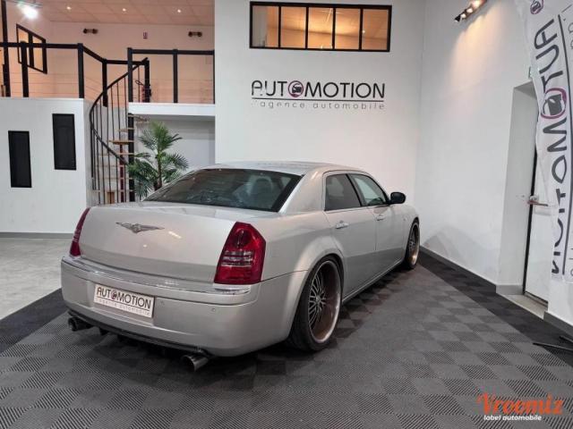 Chrysler 300c image 1