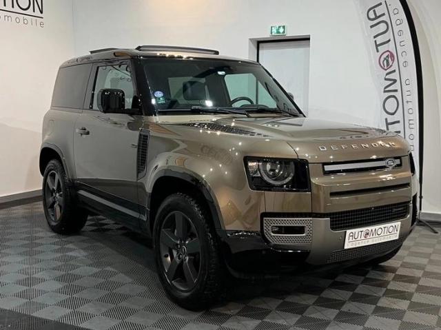 Land Rover Defender image 3