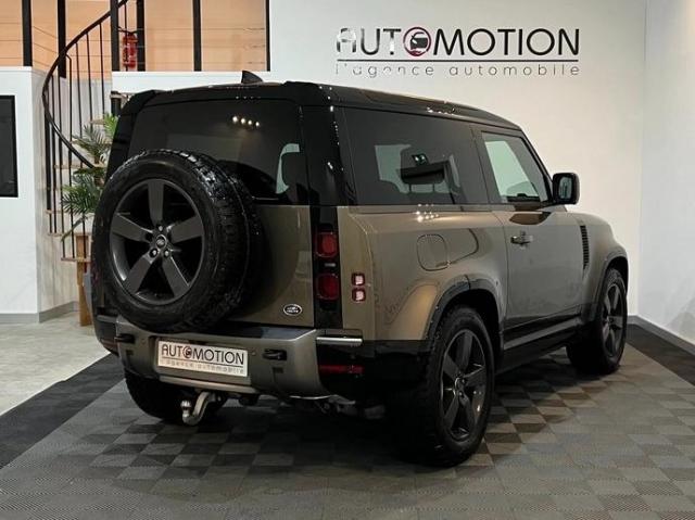 Land Rover Defender image 6