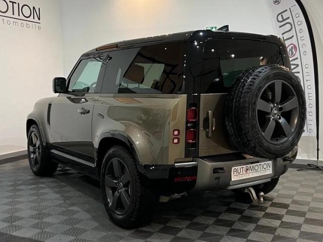 Land Rover Defender image 8
