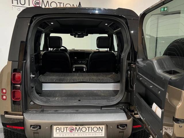 Land Rover Defender image 1