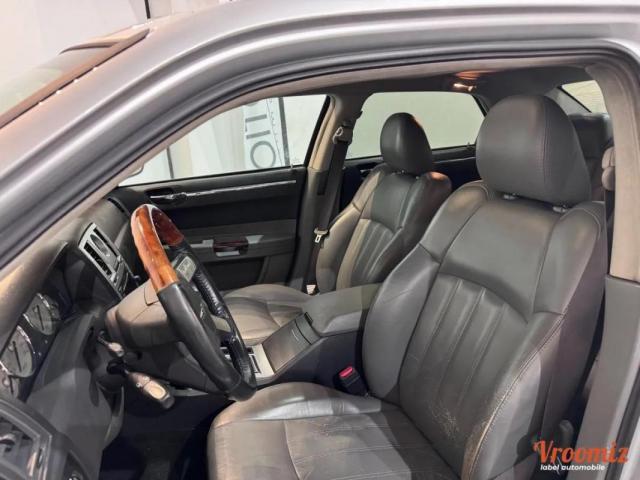 Chrysler 300c image 7