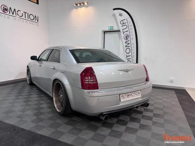 Chrysler 300c image 4