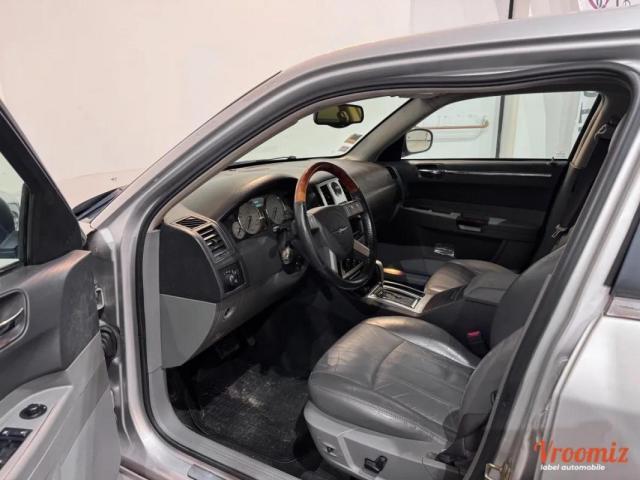 Chrysler 300c image 5