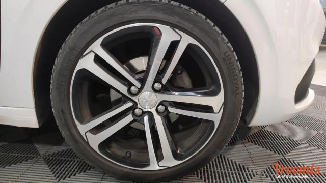 Peugeot 208 image 6