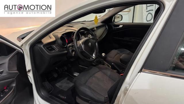 Alfa Romeo Giulietta image 6