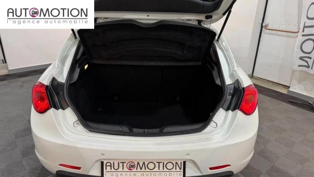 Alfa Romeo Giulietta image 9