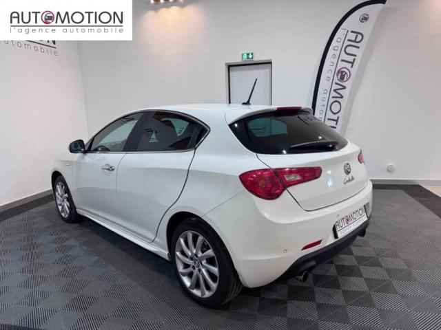 Alfa Romeo Giulietta image 8