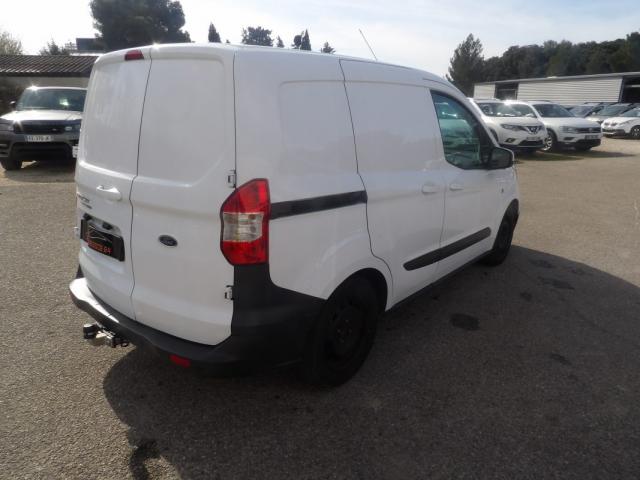Ford Transit Courier image 3