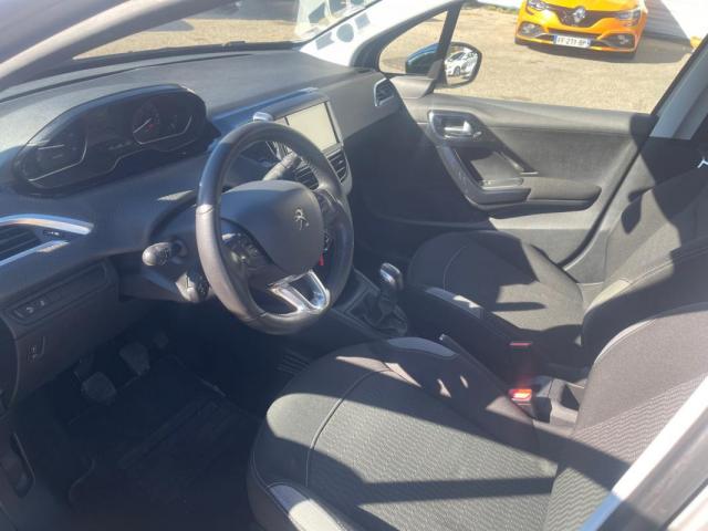 Peugeot 208 image 6