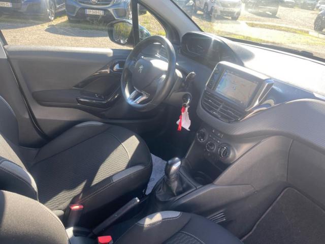 Peugeot 208 image 2