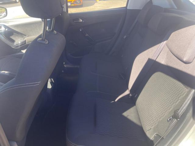 Peugeot 208 image 1