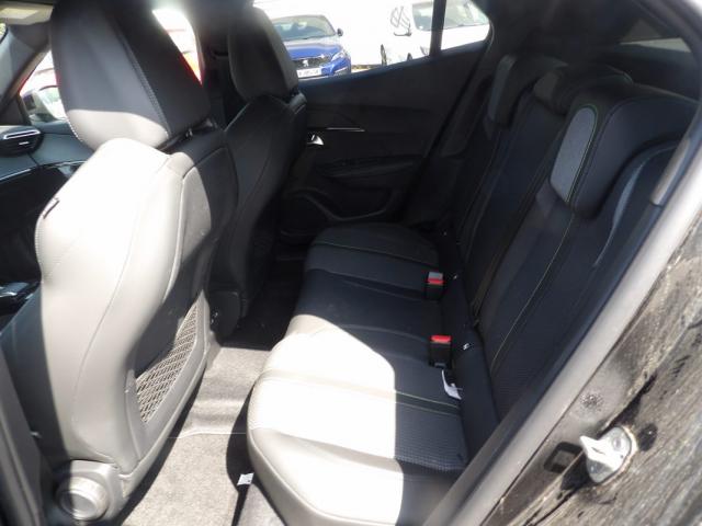 Peugeot 2008 image 3