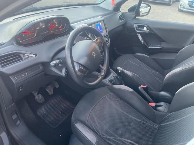 Peugeot 208 image 2