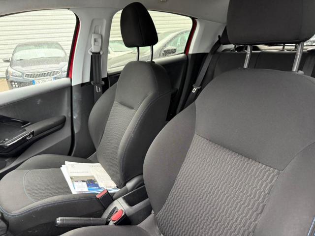Peugeot 208 image 3