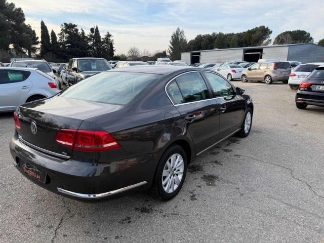 Volkswagen Passat image 9