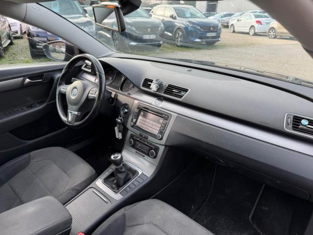 Volkswagen Passat image 1