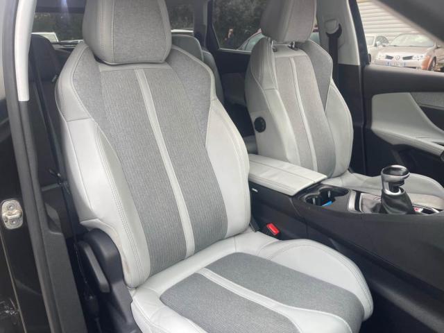 Peugeot 5008 image 2