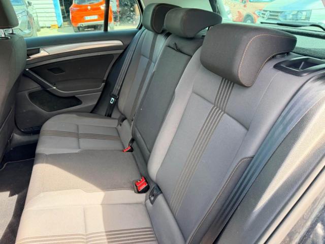Volkswagen Golf image 9