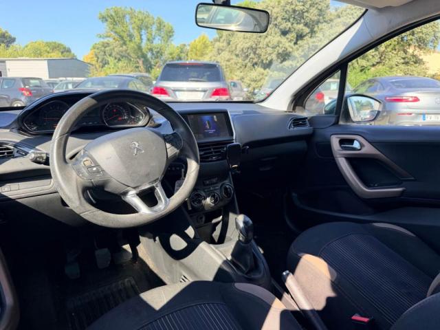 Peugeot 208 image 8