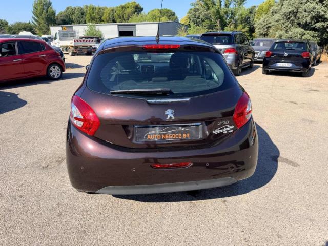 Peugeot 208 image 3
