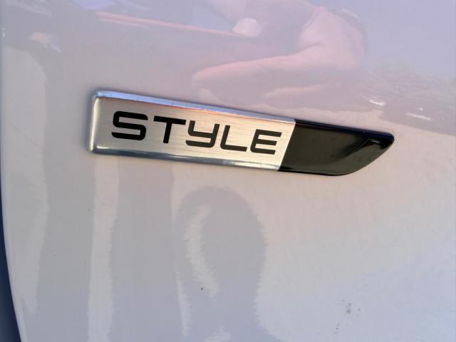 Peugeot 2008 image 8