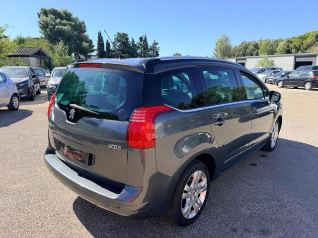 Peugeot 5008 image 9