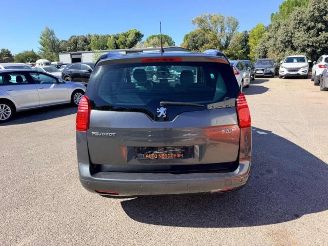 Peugeot 5008 image 2