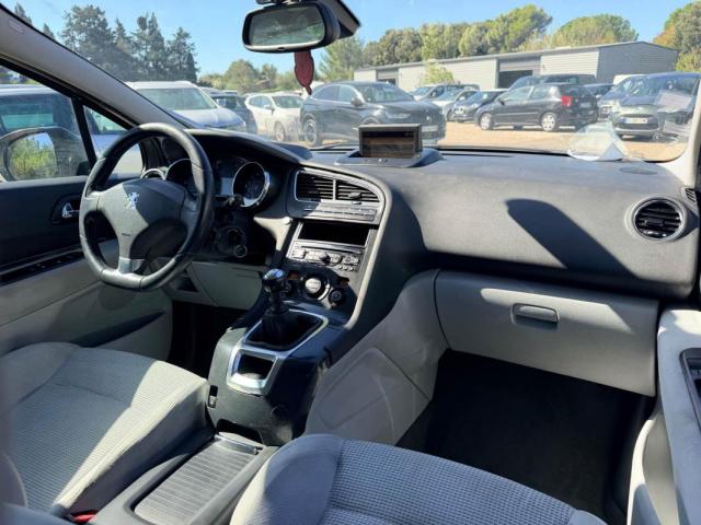 Peugeot 5008 image 1