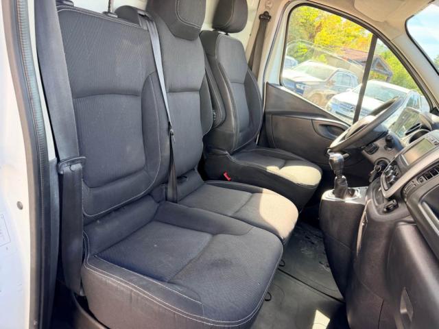 Renault Trafic image 2