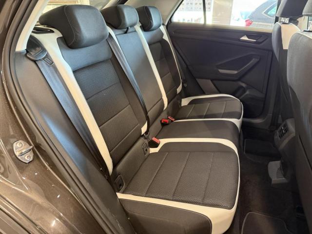 Volkswagen T-Roc image 8