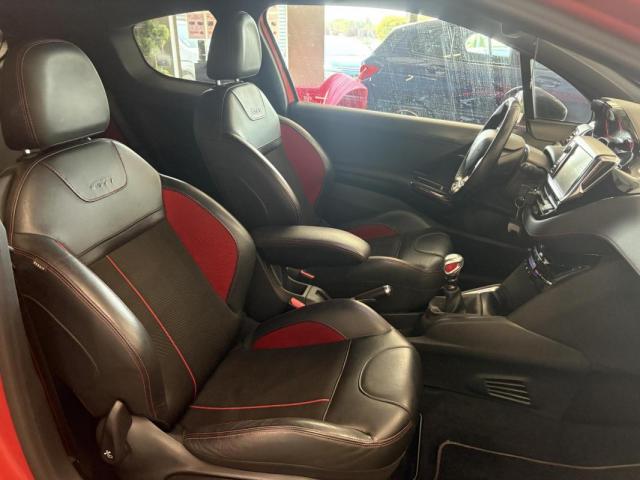 Peugeot 208 image 7