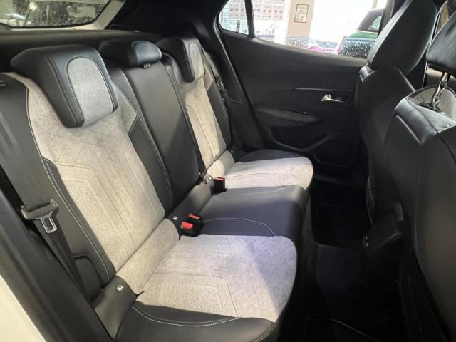 Peugeot 2008 image 8