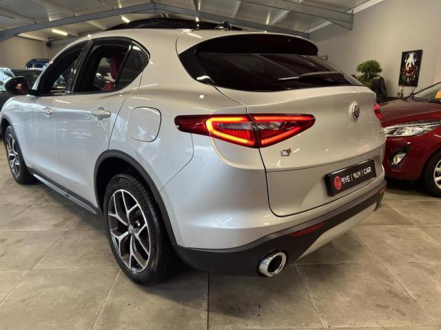 Alfa Romeo Stelvio image 2