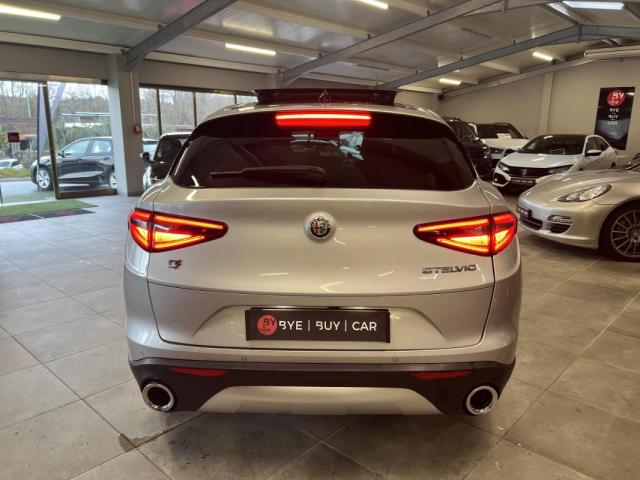 Alfa Romeo Stelvio image 7