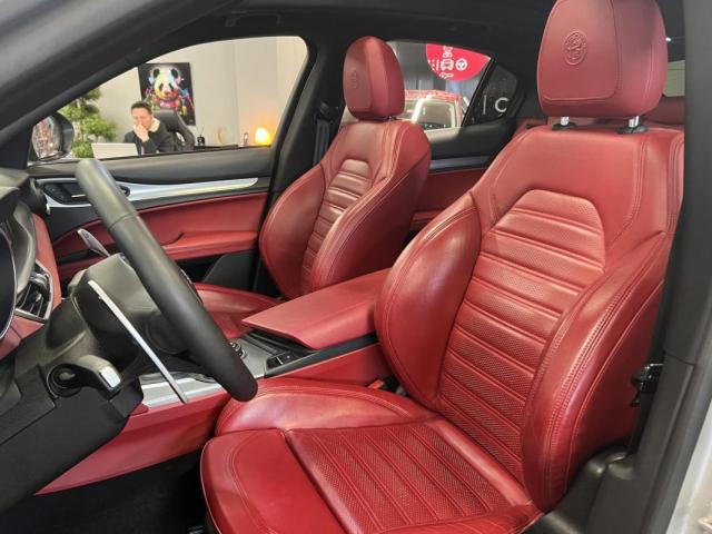 Alfa Romeo Stelvio image 6