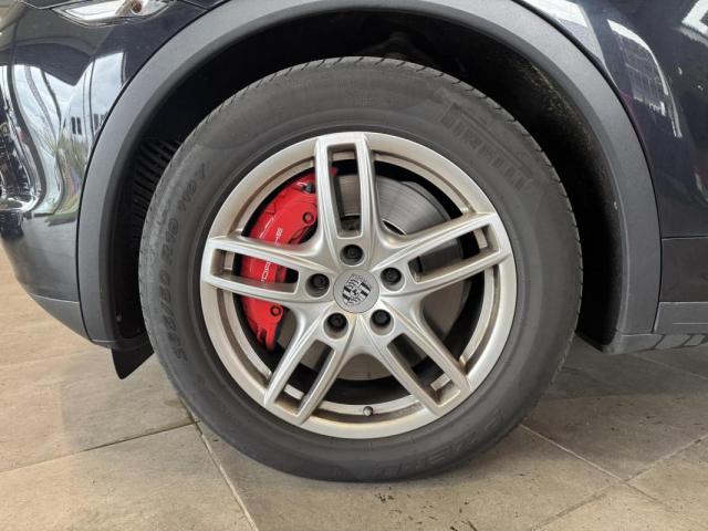 Porsche Cayenne image 2