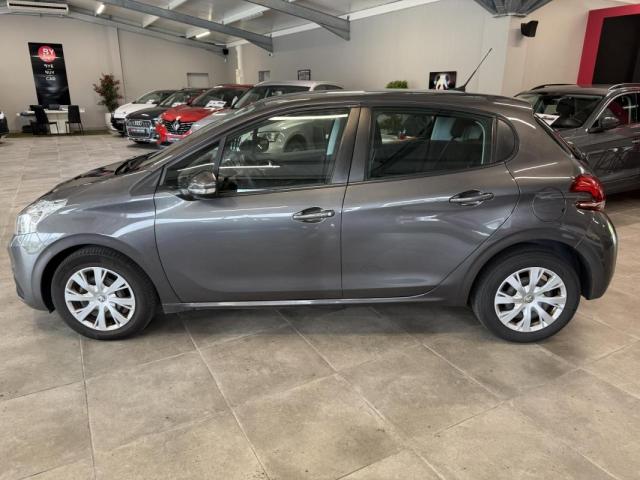 Peugeot 208 image 1