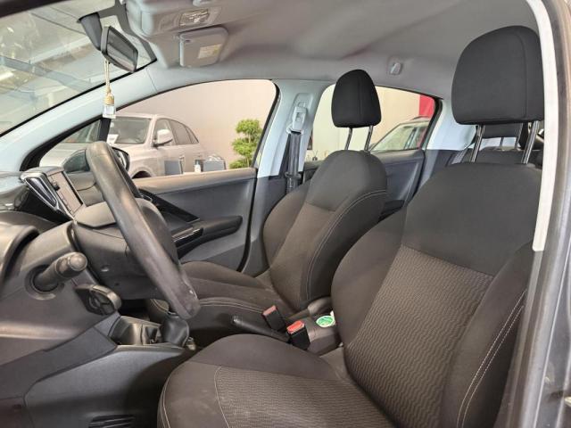 Peugeot 208 image 2