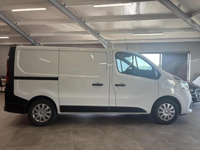 Renault Trafic image 8