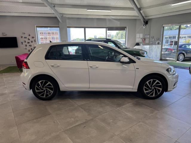 Volkswagen Golf image 8