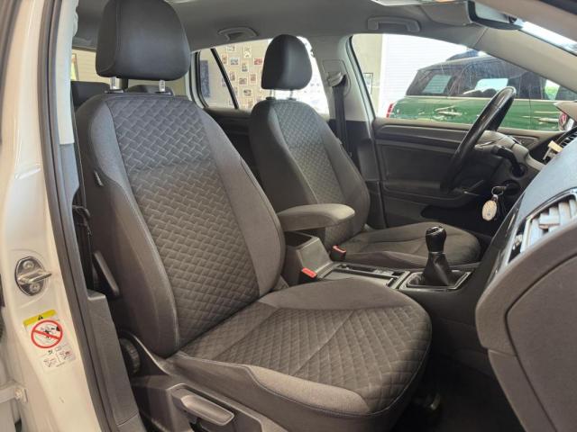 Volkswagen Golf image 6