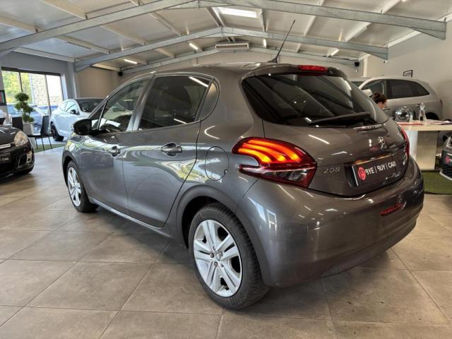 Peugeot 208 image 1