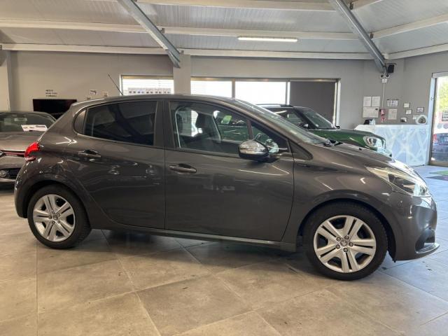 Peugeot 208 image 9