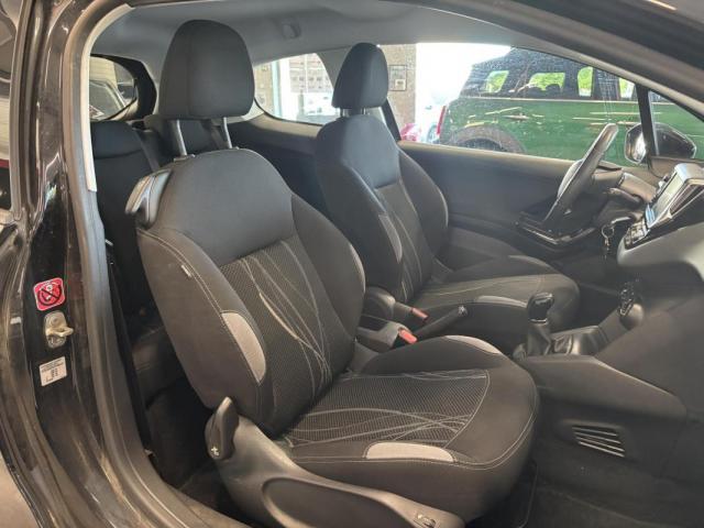 Peugeot 208 image 2