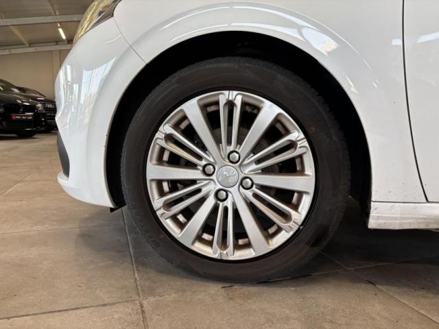 Peugeot 208 image 9