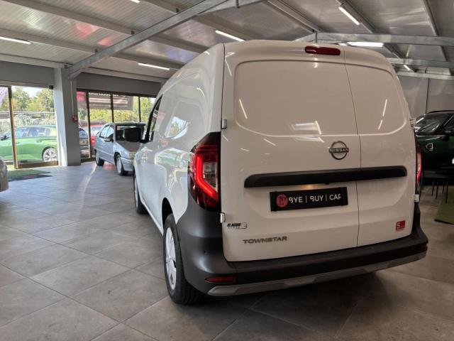 Nissan Townstar image 5
