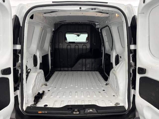 Renault Express Van image 2