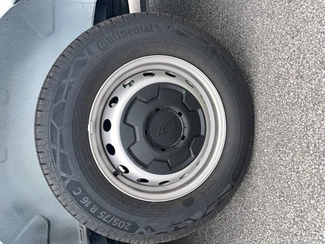 Renault Master image 1